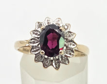 Cargar imagen en el visor de la galería, 2566: Vintage 9ct Gold Red Garnet Diamonds Flower Head Ring