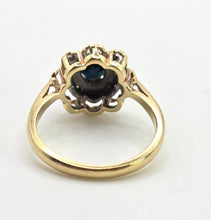 Cargar imagen en el visor de la galería, 0630: Vintage 18ct Gold French Blues Sapphire Diamonds Flower Head Cluster Ring