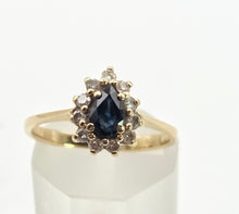 Load image into Gallery viewer, 0632: Vintage 18ct Gold Cornflower Blue Sapphire Diamonds Cluster Ring