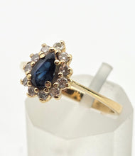 Load image into Gallery viewer, 0632: Vintage 18ct Gold Cornflower Blue Sapphire Diamonds Cluster Ring