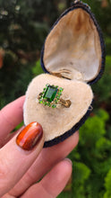 Load image into Gallery viewer, 6291 Vintage: 9ct Gold 15 Green Diopside Geometric Set Ring
