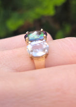 Load image into Gallery viewer, 6338 Vintage: Statement: 9ct Gold Caribbean Topaz Glacier Topaz Trilogy Ring