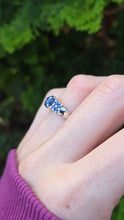 Load image into Gallery viewer, 2513 Vintage: 9ct White Gold 9 Blue Sapphires Cluster Ring