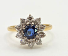 Load image into Gallery viewer, 2693: Vintage 18ct Gold Cornflower Blue Sapphire Diamonds (0.6ct) Cluster Ring