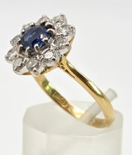 Load image into Gallery viewer, 2693: Vintage 18ct Gold Cornflower Blue Sapphire Diamonds (0.6ct) Cluster Ring