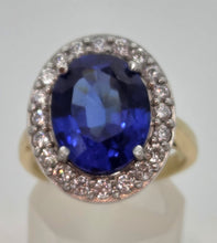 Load image into Gallery viewer, 2622: 18ct Gold Cornflower Blue Sapphire (10.65ct) Diamonds Diana Cluster Ring- Exceptional