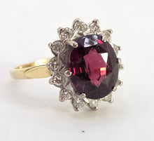Cargar imagen en el visor de la galería, 2740: Vintage 18ct Gold Pyrope Garnet 14 Diamonds Diana Cluster Ring