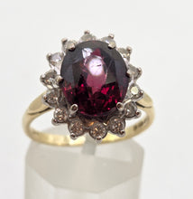 Cargar imagen en el visor de la galería, 2740: Vintage 18ct Gold Pyrope Garnet 14 Diamonds Diana Cluster Ring