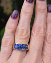 Load image into Gallery viewer, 2625: Vintage; 18ct Gold Ceylon Blue Sapphire Tiered Ring- Fabulous