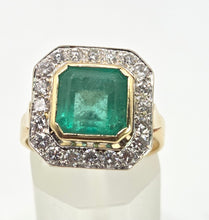 Load image into Gallery viewer, 2614- Vintage: 18ct Gold Emerald (4.33ct) Diamonds Ring - From 1998