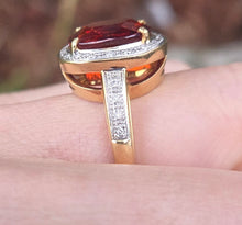 Load image into Gallery viewer, 0635 Vintage: 18ct Gold Orange Spessartite Garnet Diamonds Cluster Ring- A rare find