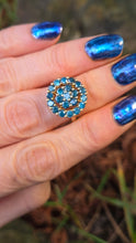 Cargar imagen en el visor de la galería, 0596: Vintage: 9ct Gold 21 Blue Diamonds Floral Cluster Ring
