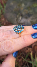 Cargar imagen en el visor de la galería, 0596: Vintage: 9ct Gold 21 Blue Diamonds Floral Cluster Ring