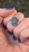 Cargar imagen en el visor de la galería, 0596: Vintage: 9ct Gold 21 Blue Diamonds Floral Cluster Ring