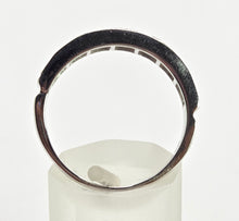 Load image into Gallery viewer, 2584: Vintage 18ct White Gold 7 x (0.25ct) Natural Diamonds Ring - 1.75ct Total- From 1974