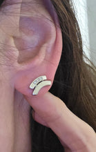 Cargar imagen en el visor de la galería, 1882: 18ct White Gold Diamonds Geometric Set Stud Earrings