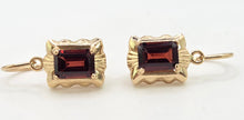 Cargar imagen en el visor de la galería, 2092: 18ct Gold Emerald Cut Almandine Garnet Stud Earrings
