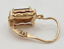 Cargar imagen en el visor de la galería, 2092: 18ct Gold Emerald Cut Almandine Garnet Stud Earrings