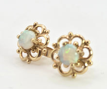 Cargar imagen en el visor de la galería, 2518- Vintage: 9ct Gold White Opal Openwork Stud Earrings- L:ovely colours