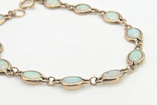 Cargar imagen en el visor de la galería, 2826: Vintage- 9ct Gold 12 Cabochon -Cut White Opals Link Bracelet (19cm)