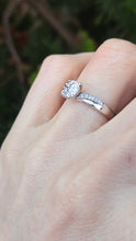 Load image into Gallery viewer, 0602: Vintage: 9ct White Gold 19 Natural Sparkling Diamonds Dress Ring