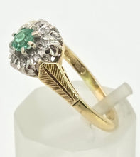 Load image into Gallery viewer, 2714: Vintage 18ct Gold Art Deco Style Emerald Diamonds Daisy Ring