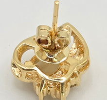 Load image into Gallery viewer, 2767: Vintage: 18ct Gold White Opal Diamonds Stud Earrings