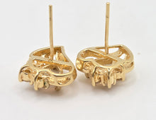 Load image into Gallery viewer, 2767: Vintage: 18ct Gold White Opal Diamonds Stud Earrings