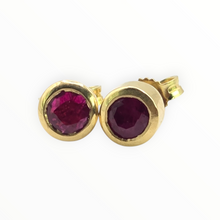 Load image into Gallery viewer, 2639 Vintage 18ct Gold Round Cut Rubies Stud Earrings