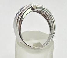 Load image into Gallery viewer, 2646: 14ct White Gold Cornflower Blue Sapphire 32 Diamonds Dress Ring