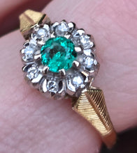 Load image into Gallery viewer, 2714: Vintage 18ct Gold Art Deco Style Emerald Diamonds Daisy Ring