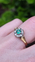Load image into Gallery viewer, 2714: Vintage 18ct Gold Art Deco Style Emerald Diamonds Daisy Ring