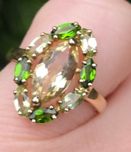 Load image into Gallery viewer, 2831 Vintage 9cxt Gold Citrines Diopsides Cluster Ring