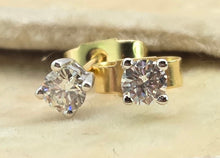 Load image into Gallery viewer, 2772- Vintage 18ct Gold Diamond (0.2ct) Stud Earrings