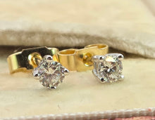 Load image into Gallery viewer, 2772- Vintage 18ct Gold Diamond (0.2ct) Stud Earrings