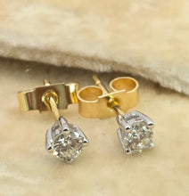 Load image into Gallery viewer, 2772- Vintage 18ct Gold Diamond (0.2ct) Stud Earrings