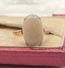 Load image into Gallery viewer, 2928- Vintage 14ct Gold Cabochon Cut White Opal Solitaire Ring