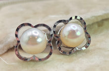 Load image into Gallery viewer, 2638: Vintage 14ct Gold Cultured Pearl Stud Earrings