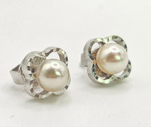 Load image into Gallery viewer, 2638: Vintage 14ct Gold Cultured Pearl Stud Earrings