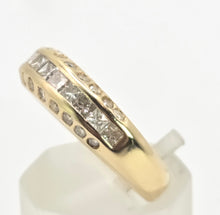 Load image into Gallery viewer, 2780: Vintage 18ct Gold 35 Natural Sparkling Diamonds (0.87ct) Ring