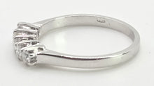 Load image into Gallery viewer, 2950- Vintage 14ct White Gold Natural Sparkling Diamonds 5-Stone Ring (0.5ct)