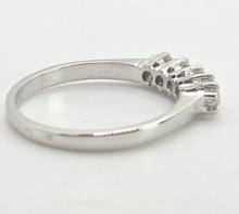 Load image into Gallery viewer, 2950- Vintage 14ct White Gold Natural Sparkling Diamonds 5-Stone Ring (0.5ct)