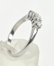 Load image into Gallery viewer, 2950- Vintage 14ct White Gold Natural Sparkling Diamonds 5-Stone Ring (0.5ct)
