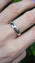 Load image into Gallery viewer, 2929: Vintage Tiffany & Co Platinum Wedding Band- Pristine with Tiffany box