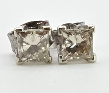 Load image into Gallery viewer, 2971: Vintage 18ct White Gold Princess Cut Diamonds Stud Earrings