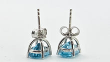 Load image into Gallery viewer, 2979: Vintage 18ct White Gold Blue Zircon Stud Earrings