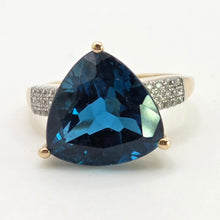 Load image into Gallery viewer, 2859: Vintage 9ct Yellow God Trillion Cut Ocean Blue Spinel Cocktail Ring