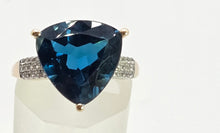 Load image into Gallery viewer, 2859: Vintage 9ct Yellow God Trillion Cut Ocean Blue Spinel Cocktail Ring
