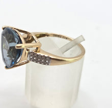 Load image into Gallery viewer, 2859: Vintage 9ct Yellow God Trillion Cut Ocean Blue Spinel Cocktail Ring