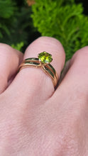 Load image into Gallery viewer, 6398: Vintage: 9ct Gold Round Cut Green Garnet Ring
